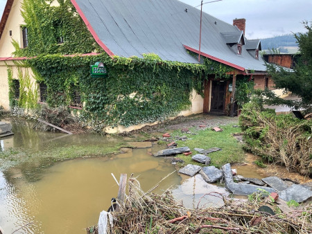 Voda po povodni opadla